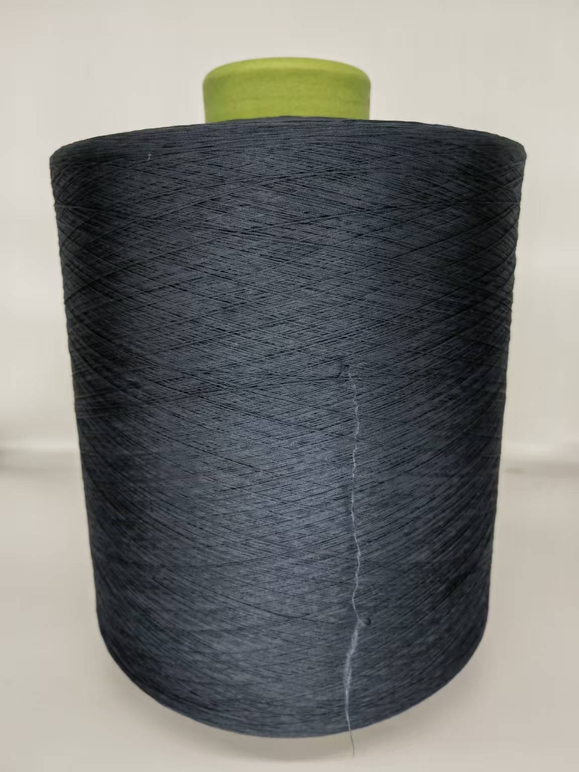 Sợi polyester màu đen